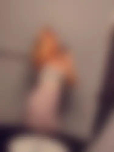 wifeymaterial_, 22